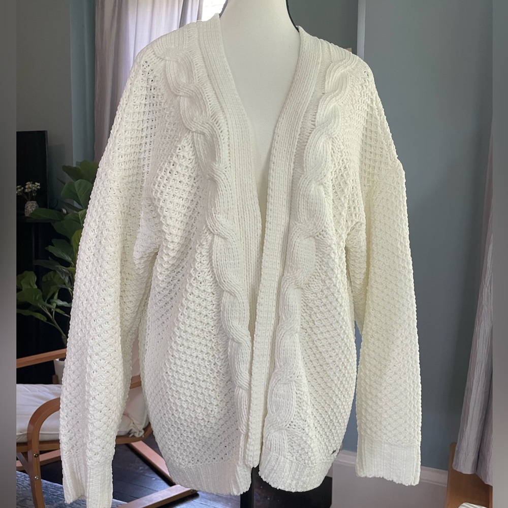 Hollister Women’s Chunky Knit Cardigan | Size M